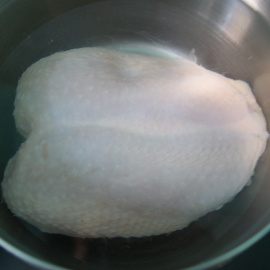 Hühnerbrust wird gekocht