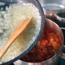 ajouter des légumes frits au caviar