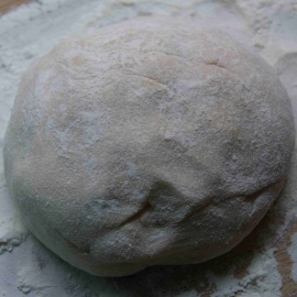 la pâte est prête à faire des boulettes pâte après infusion