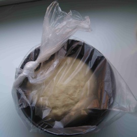 la pâte de boulette est infusée pour l'élasticité la pâte est infusée
